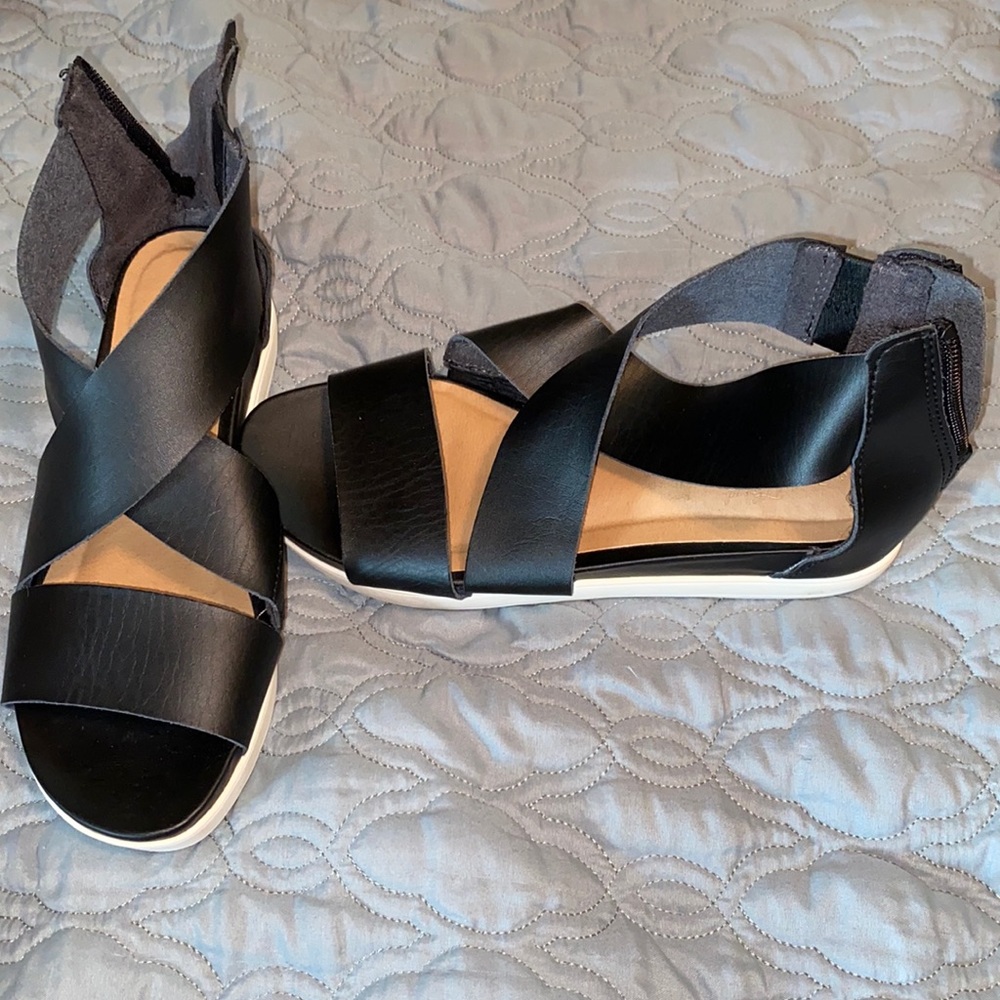 Universal Thread Women’s Sandals
